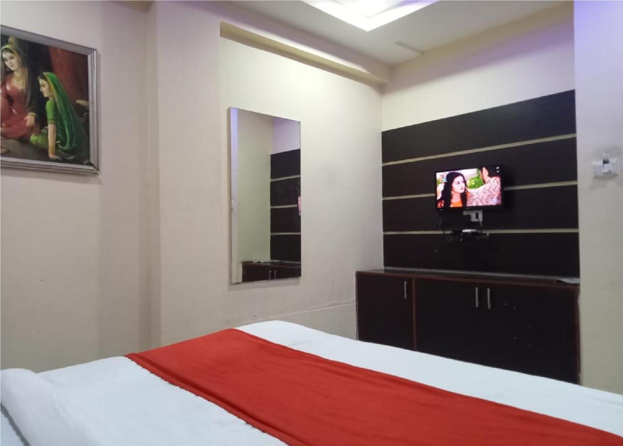 Hotel Krishna Palace Ahmedabad Eksteriør billede