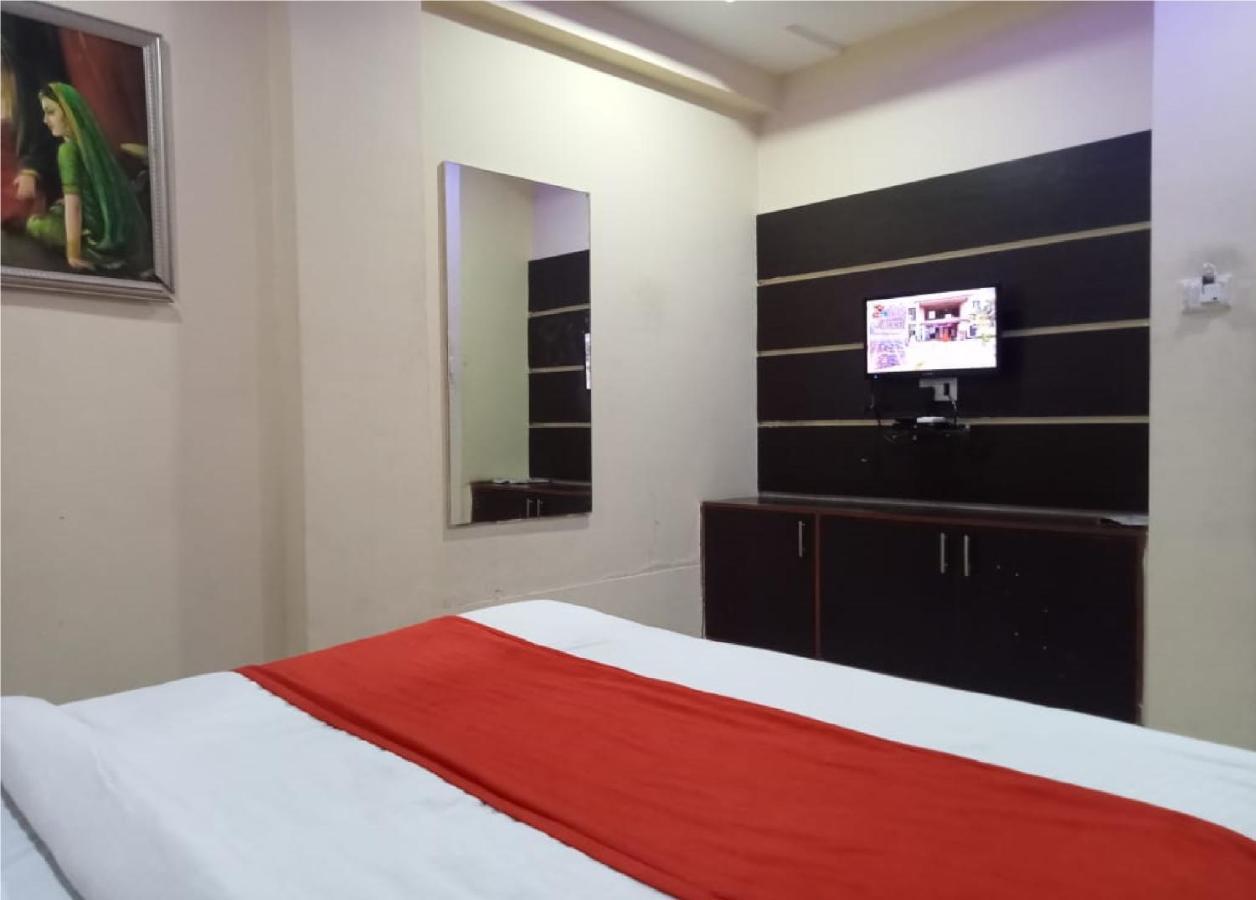 Hotel Krishna Palace Ahmedabad Eksteriør billede