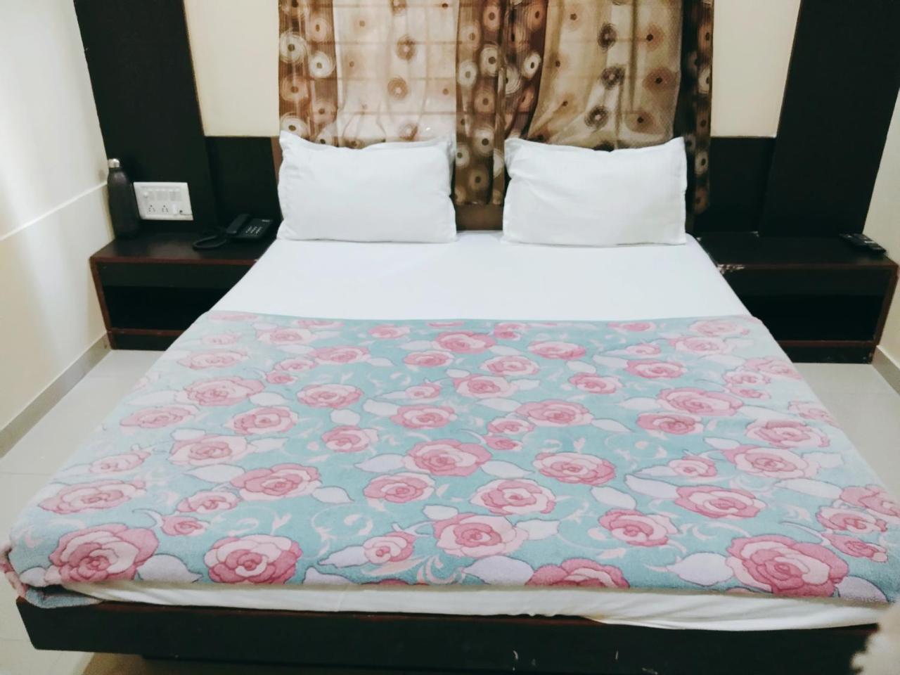 Hotel Krishna Palace Ahmedabad Eksteriør billede